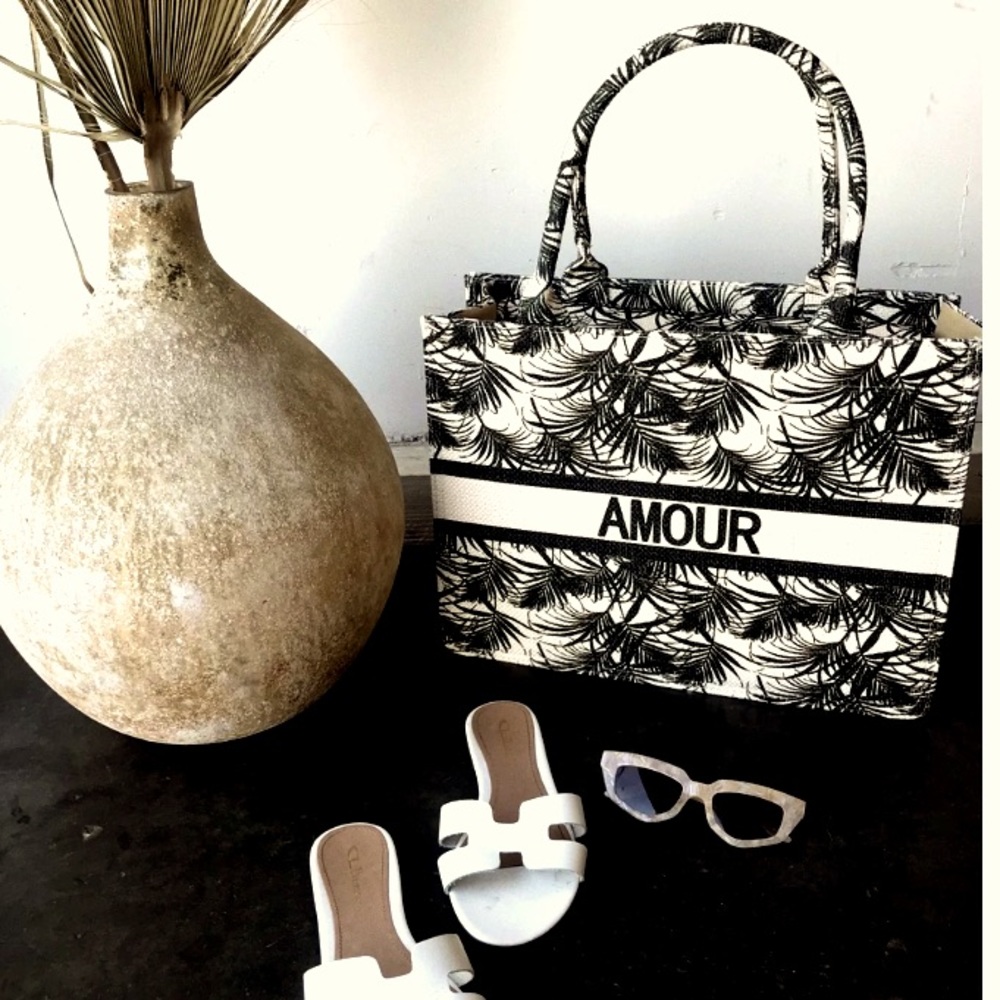 Amour Tropical Oblique Tote Bag in Dark Green